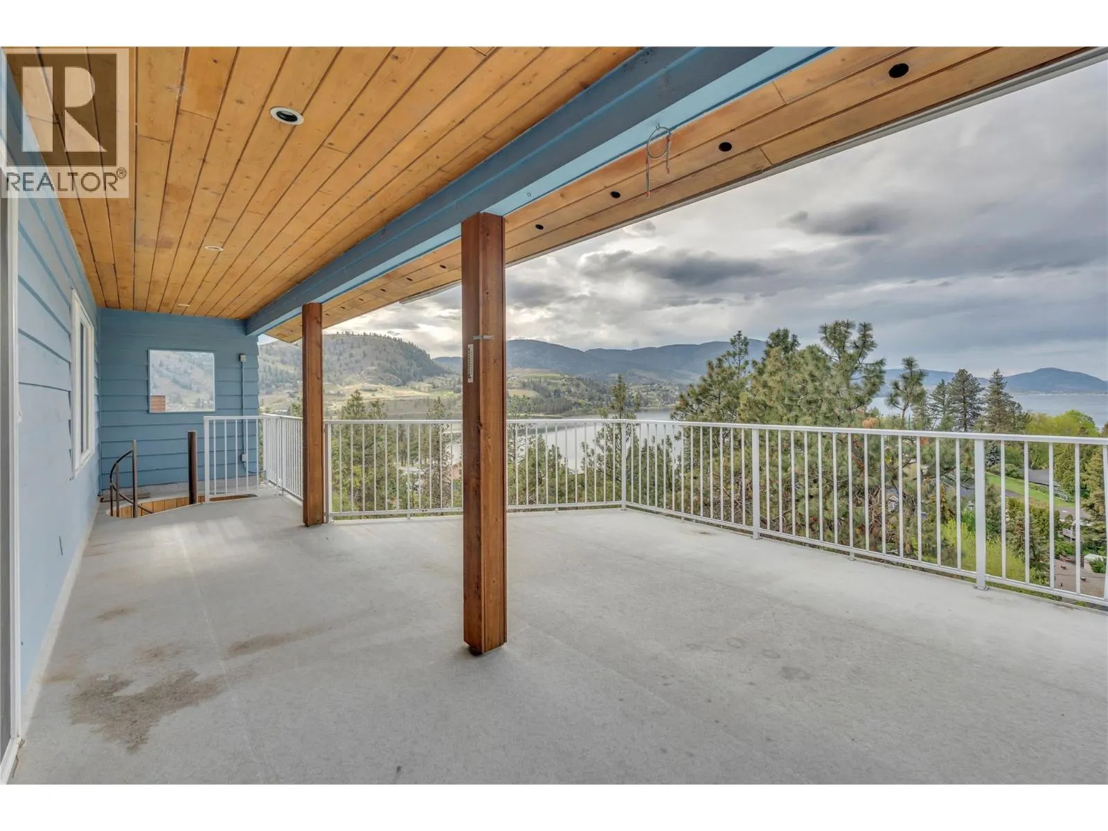 418 Panorama Crescent