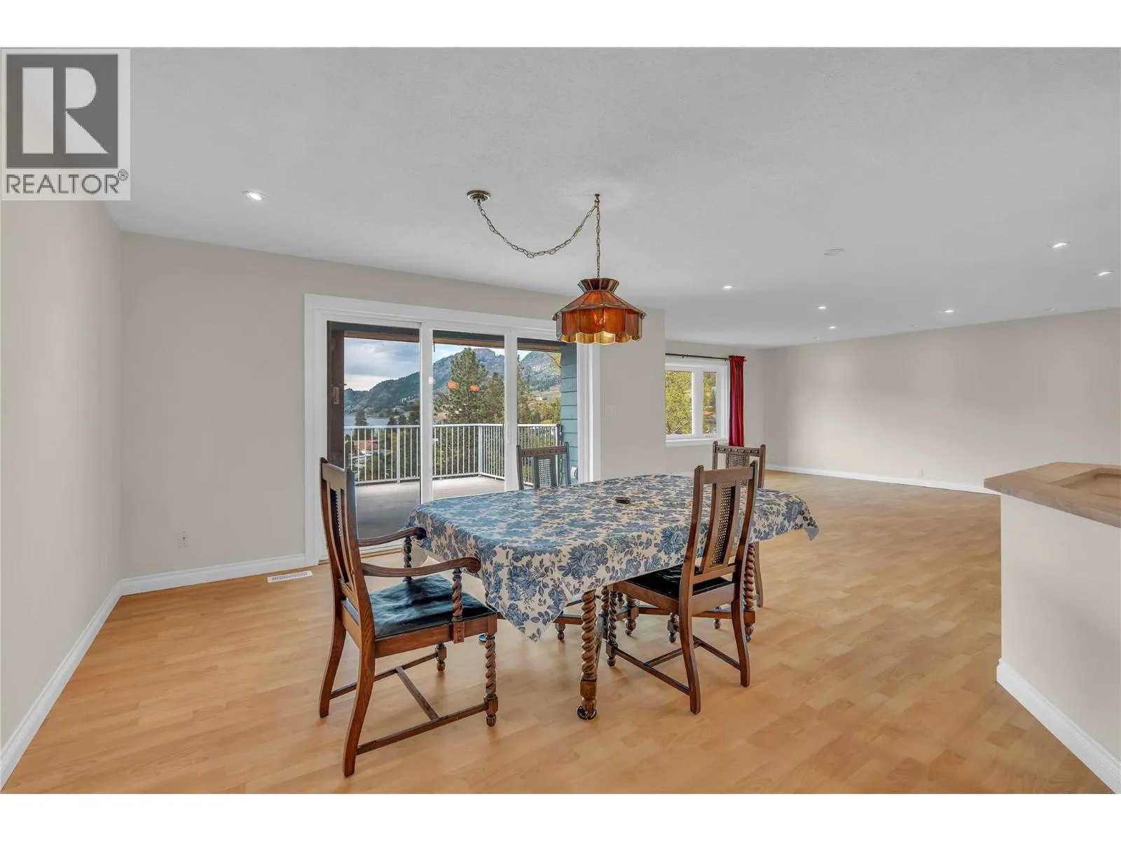 418 Panorama Crescent