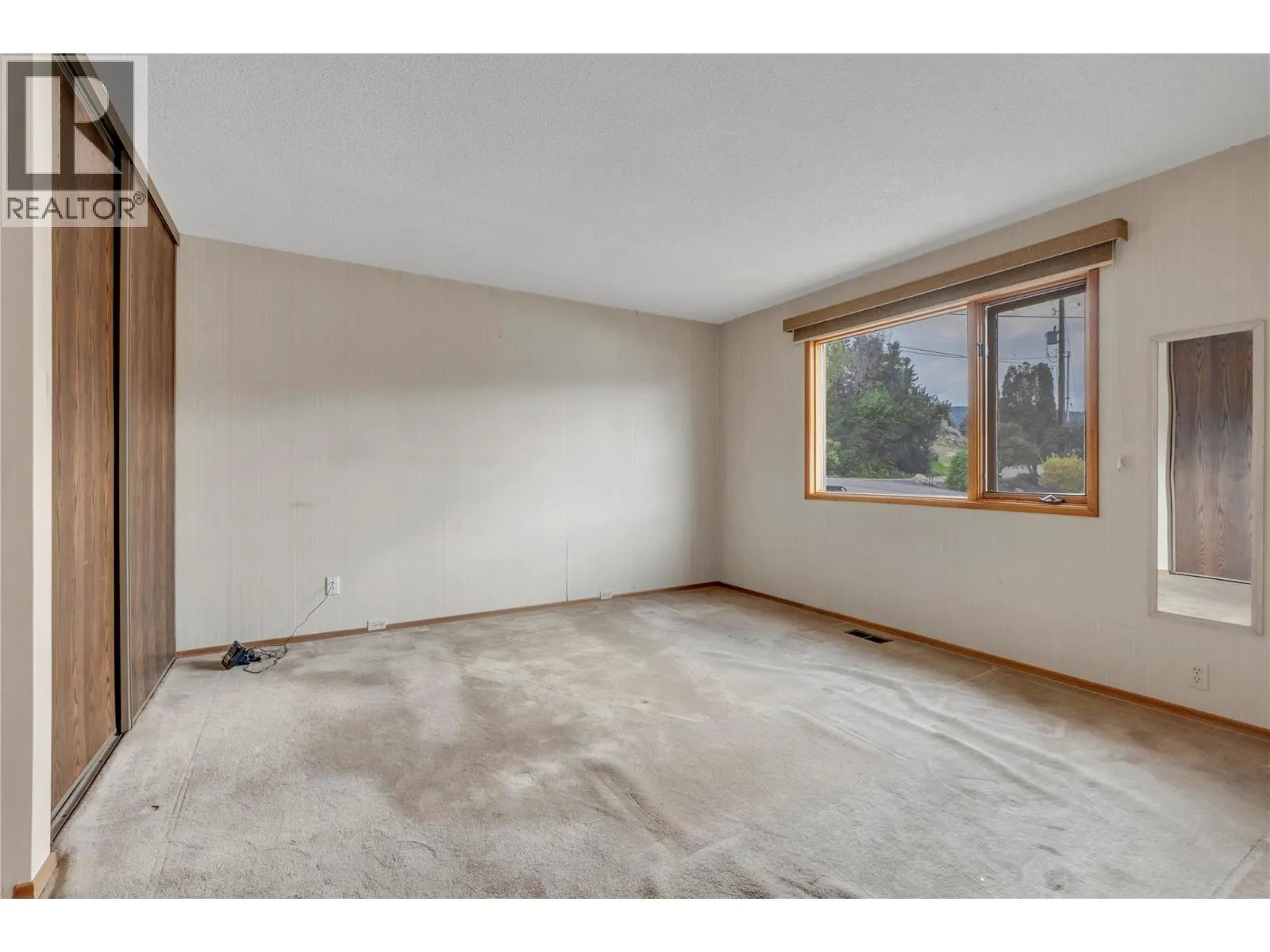 418 Panorama Crescent
