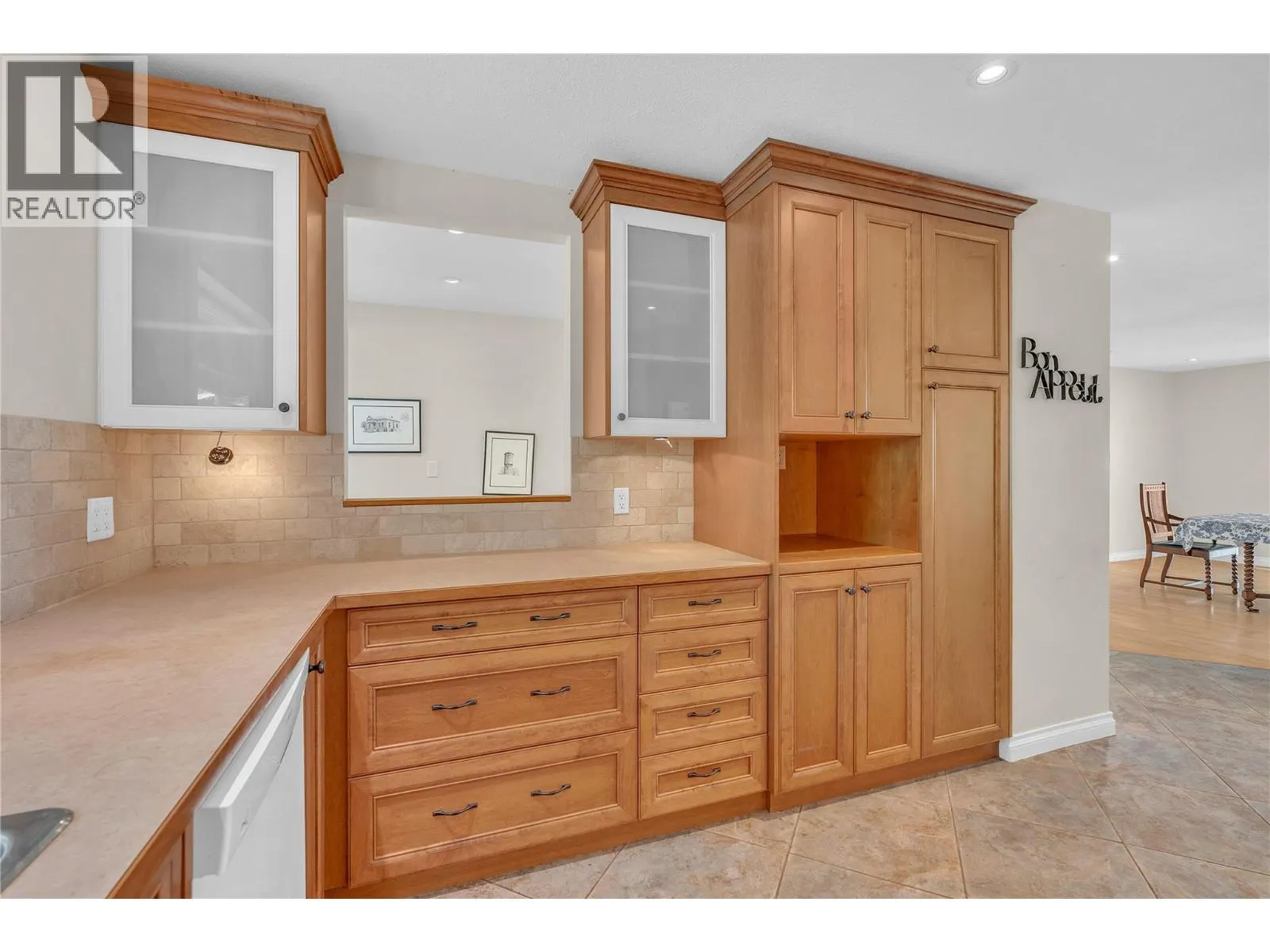 418 Panorama Crescent
