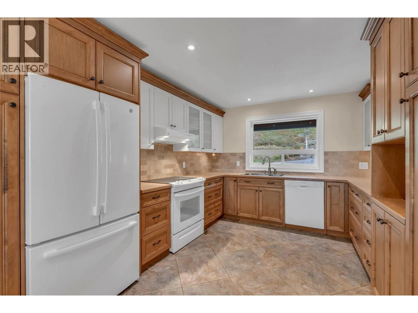 418 Panorama Crescent
