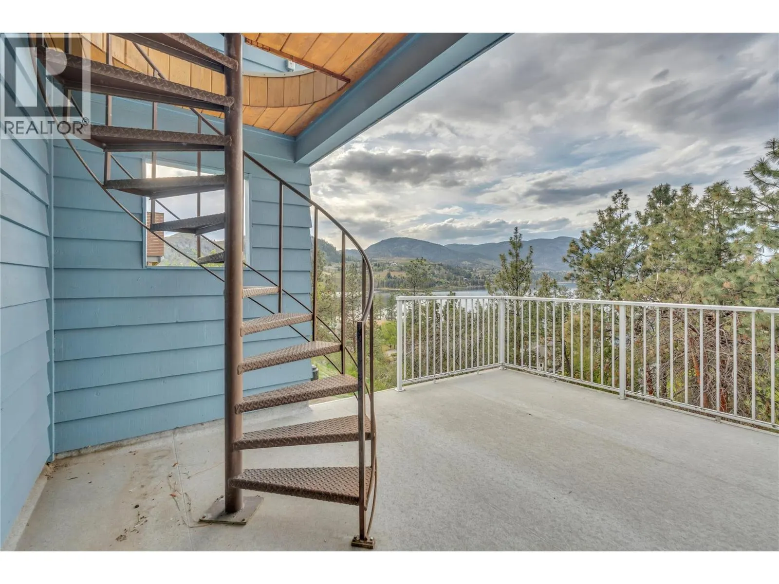 418 Panorama Crescent
