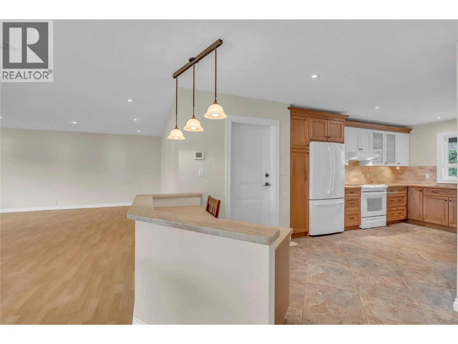 418 Panorama Crescent