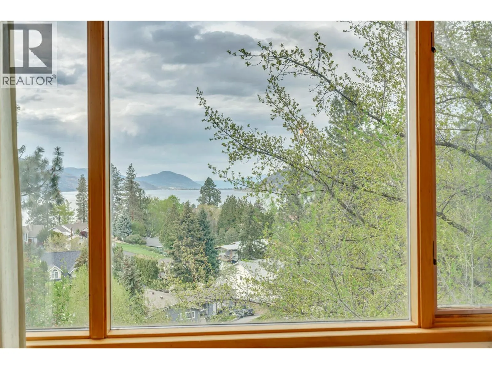 418 Panorama Crescent