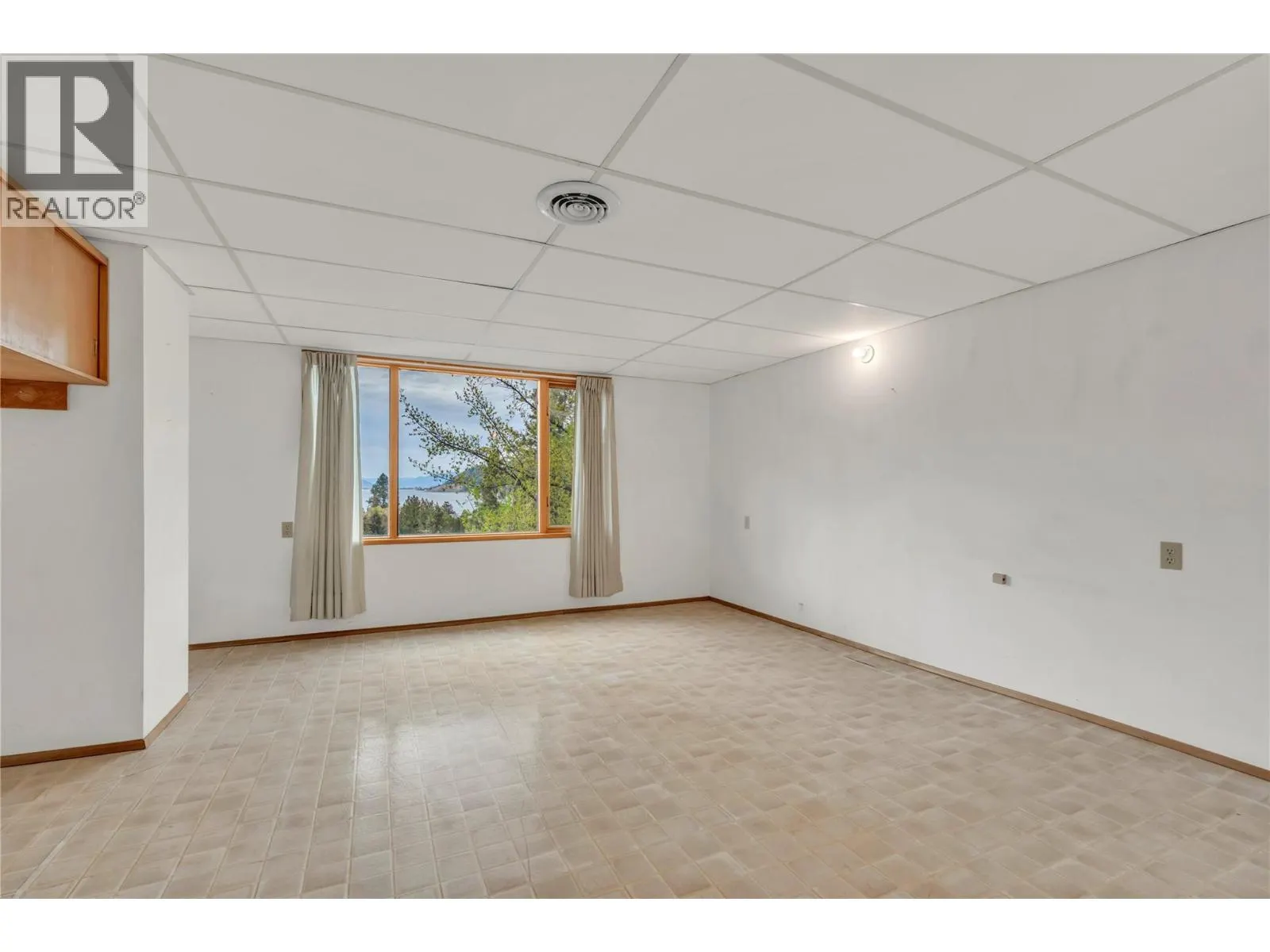 418 Panorama Crescent