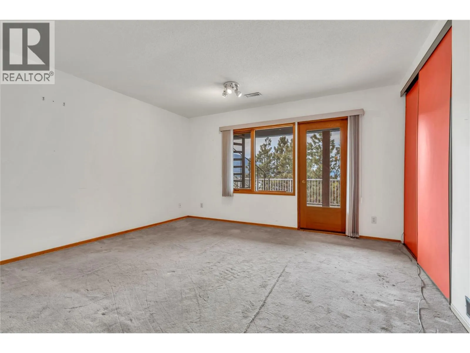 418 Panorama Crescent