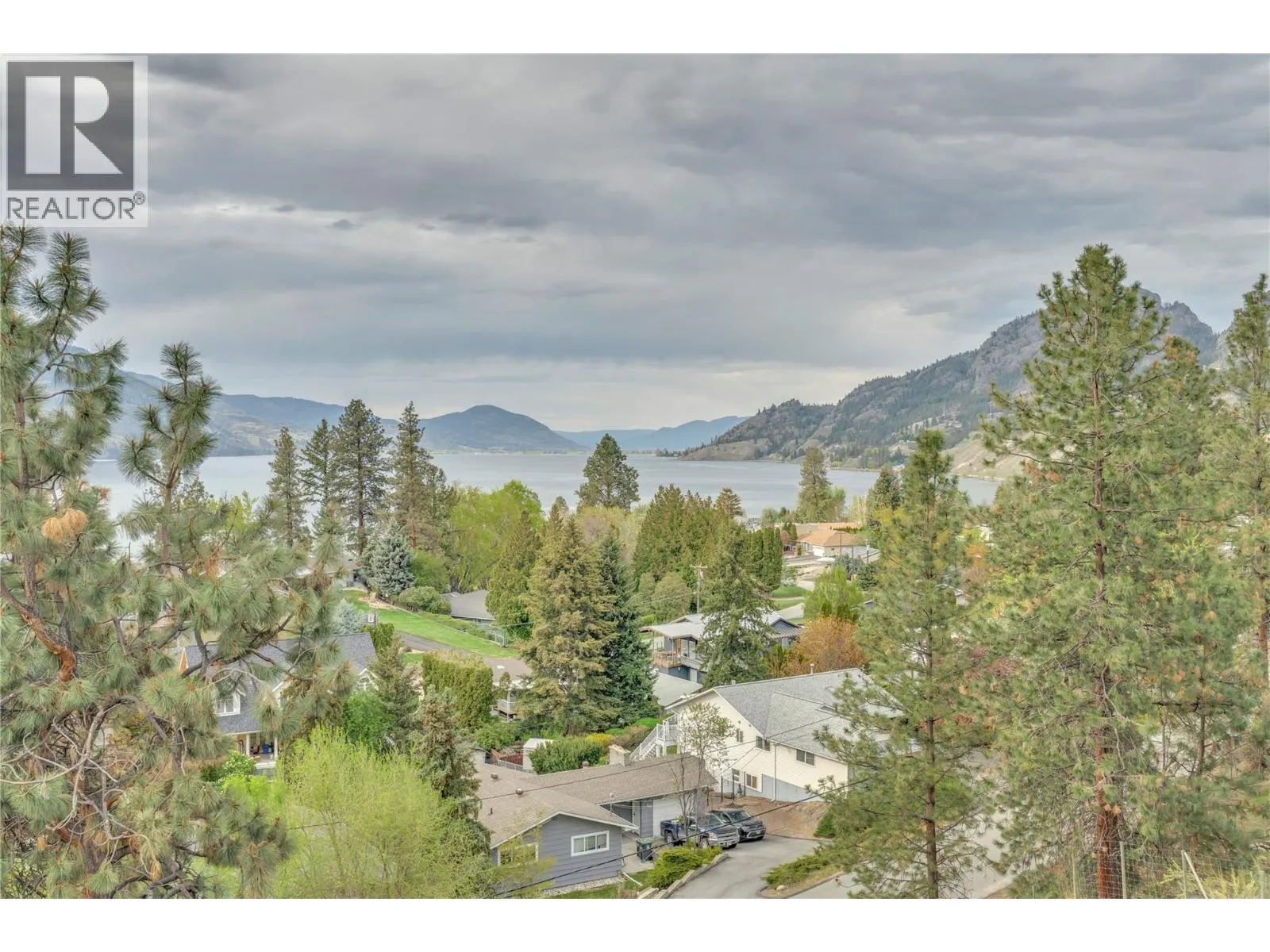 418 Panorama Crescent