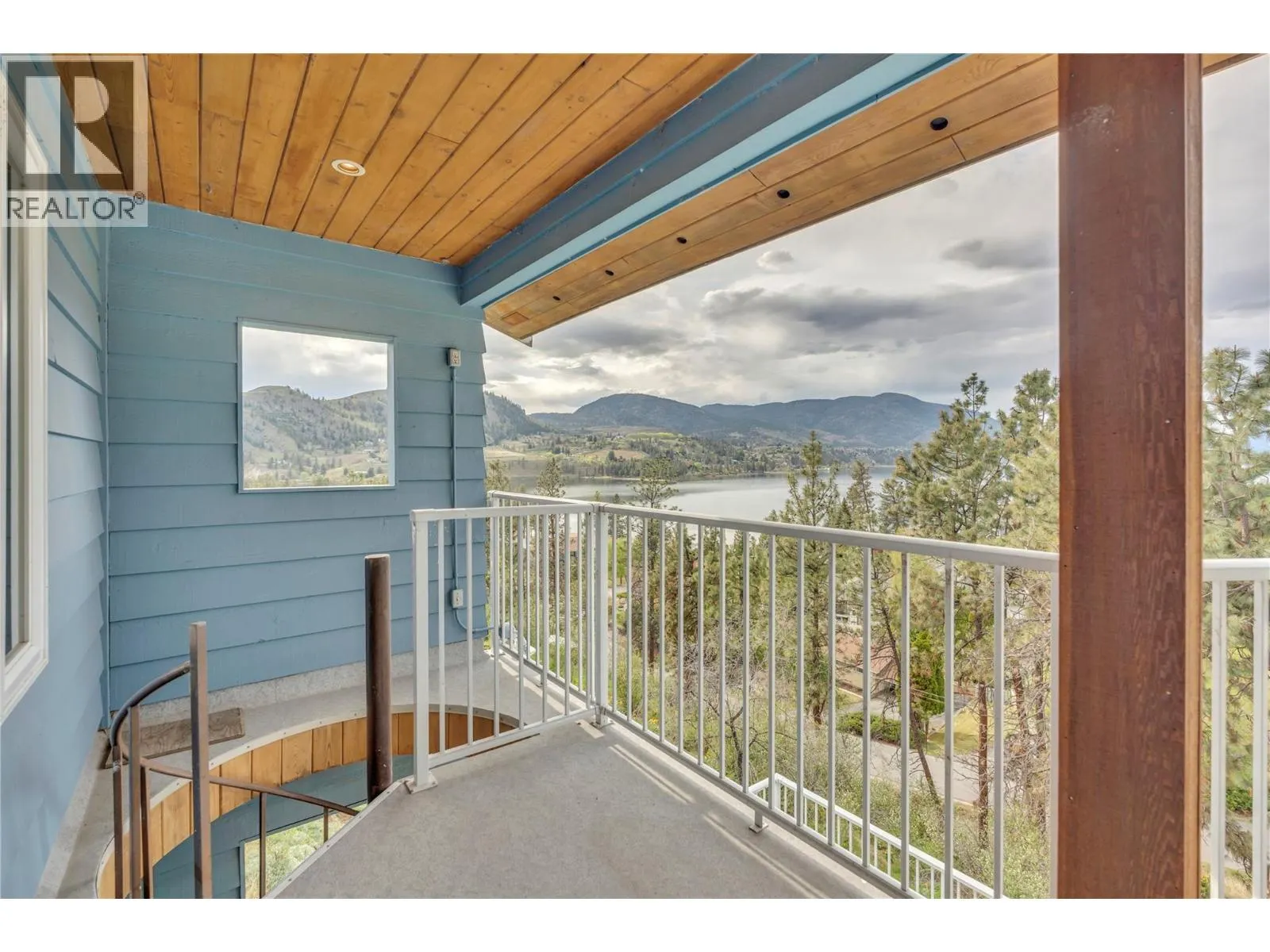 418 Panorama Crescent