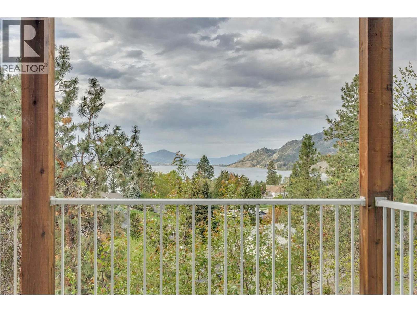 418 Panorama Crescent
