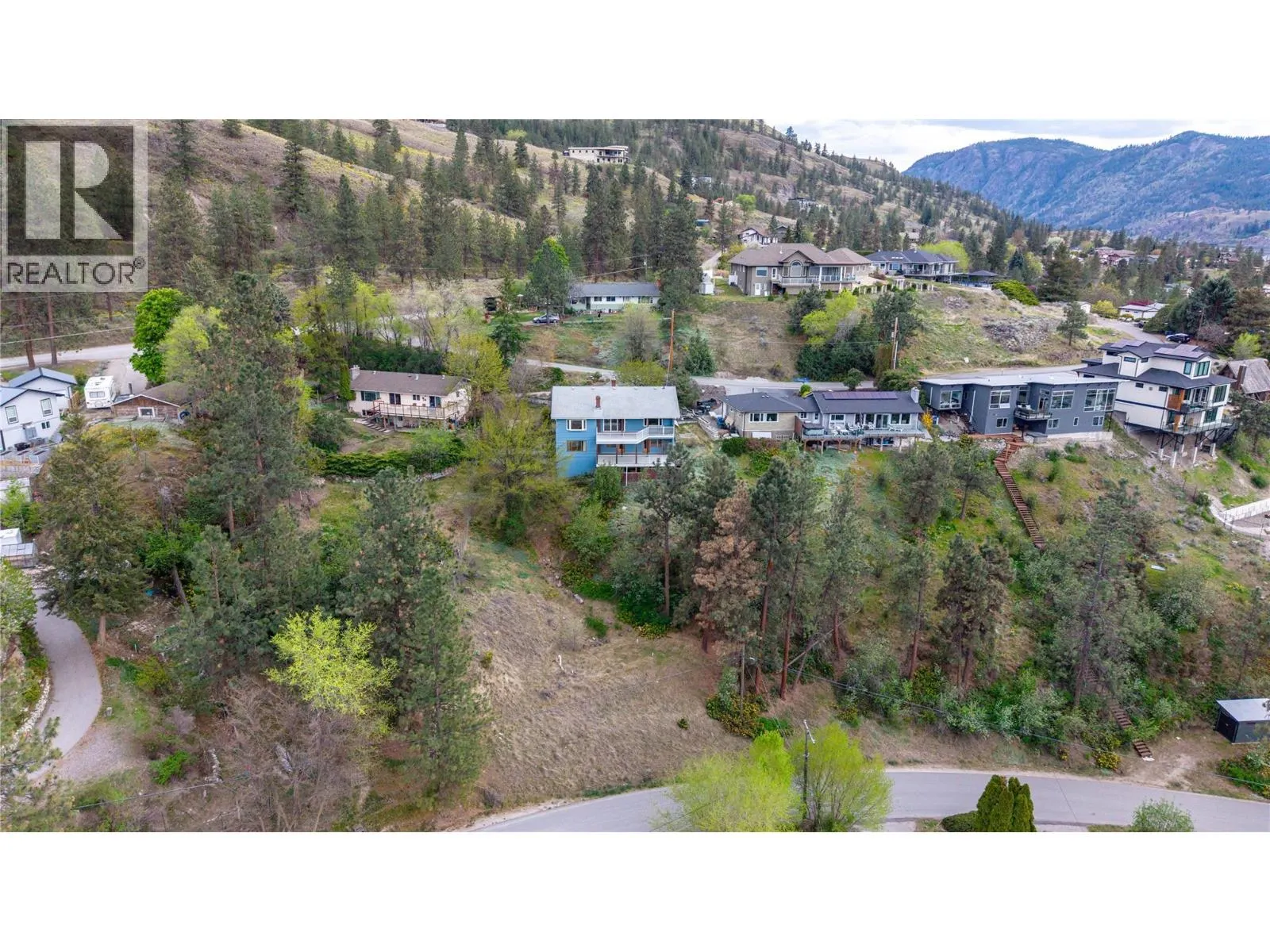 418 Panorama Crescent