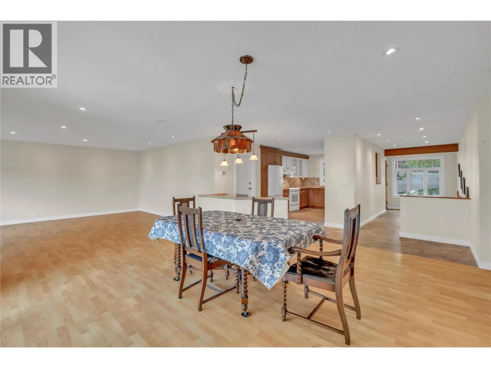 418 Panorama Crescent