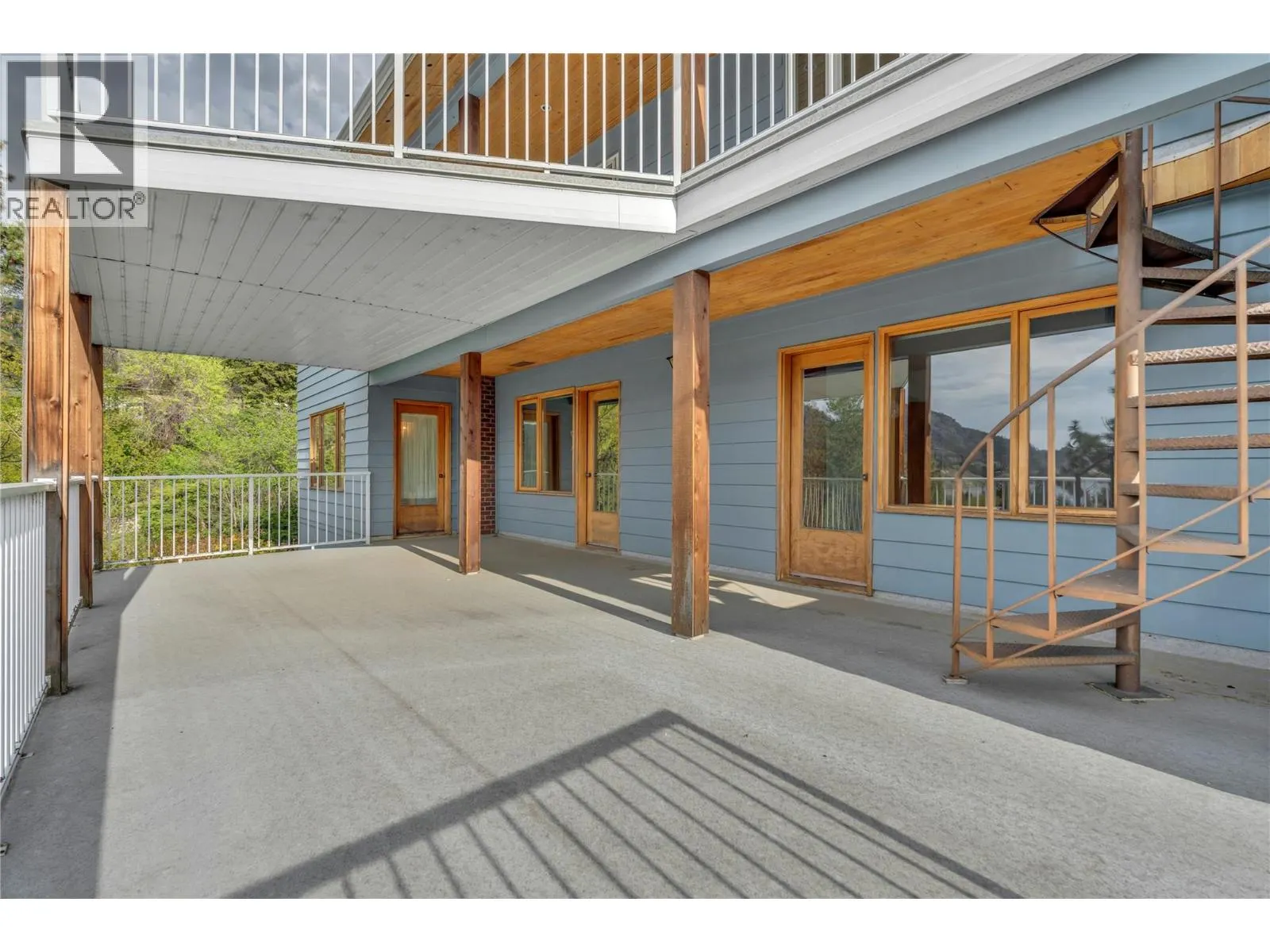418 Panorama Crescent
