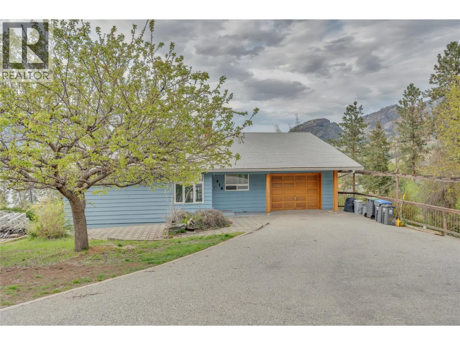 418 Panorama Crescent
