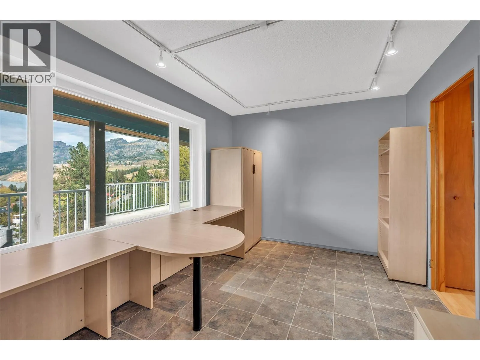 418 Panorama Crescent