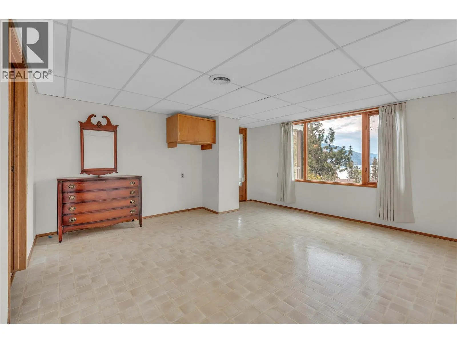 418 Panorama Crescent
