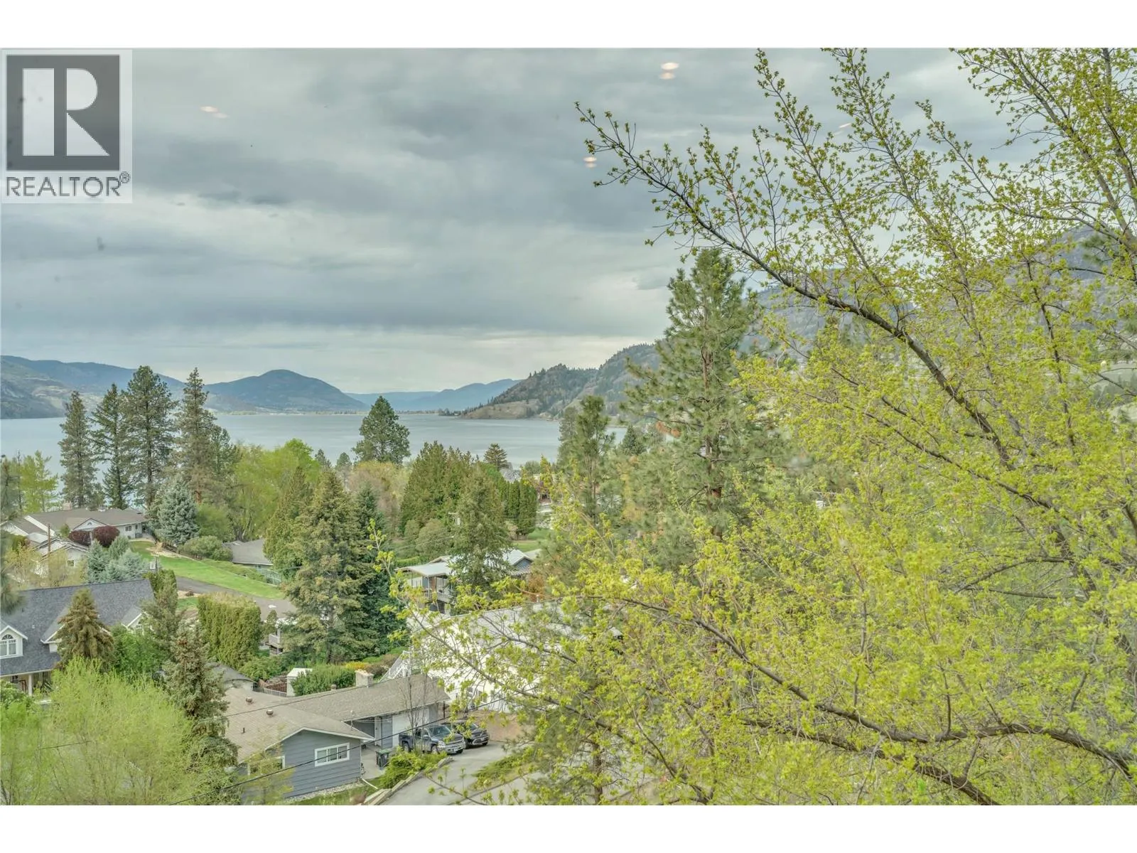 418 Panorama Crescent