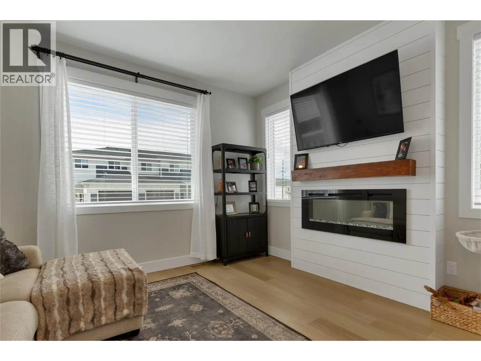 1999 15 Avenue Unit# 9