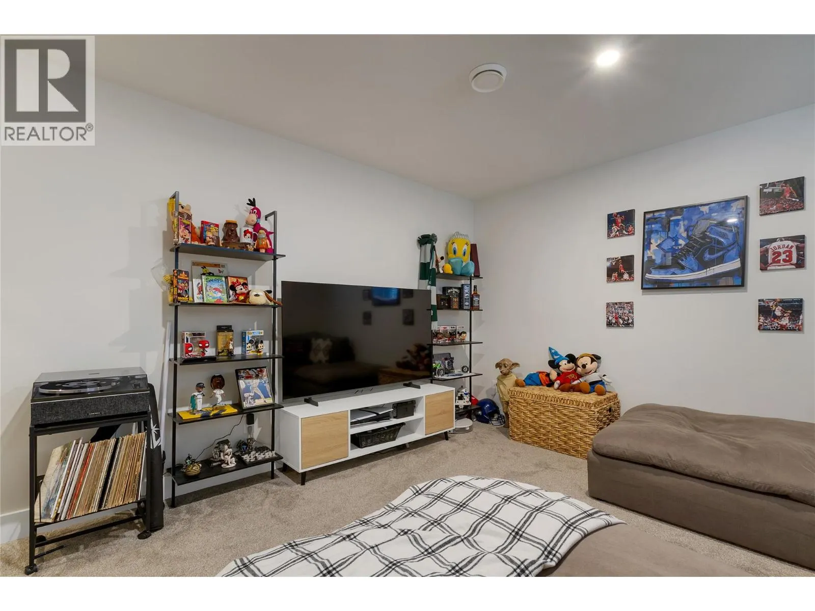 1999 15 Avenue Unit# 9