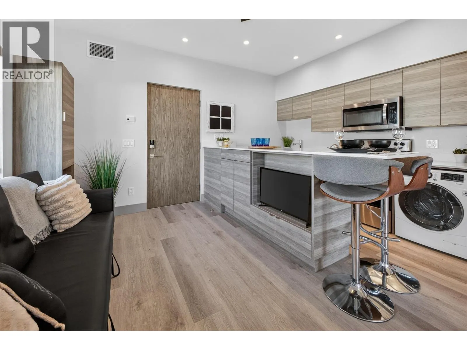 2555 Lakeshore Road Unit# 114