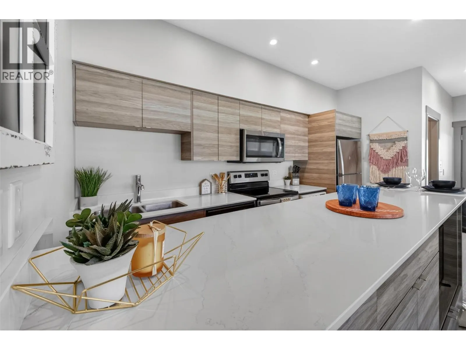 2555 Lakeshore Road Unit# 114