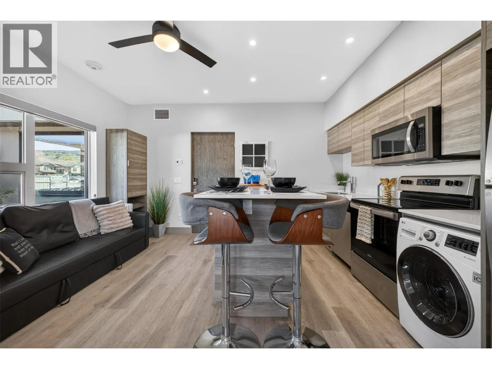 2555 Lakeshore Road Unit# 114