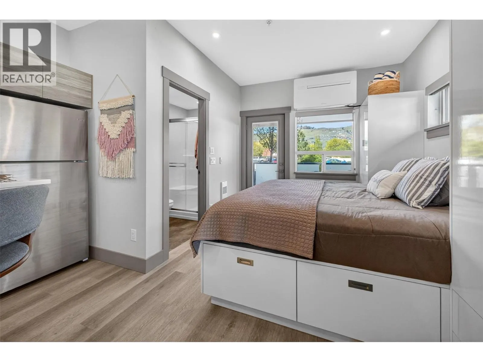 2555 Lakeshore Road Unit# 114