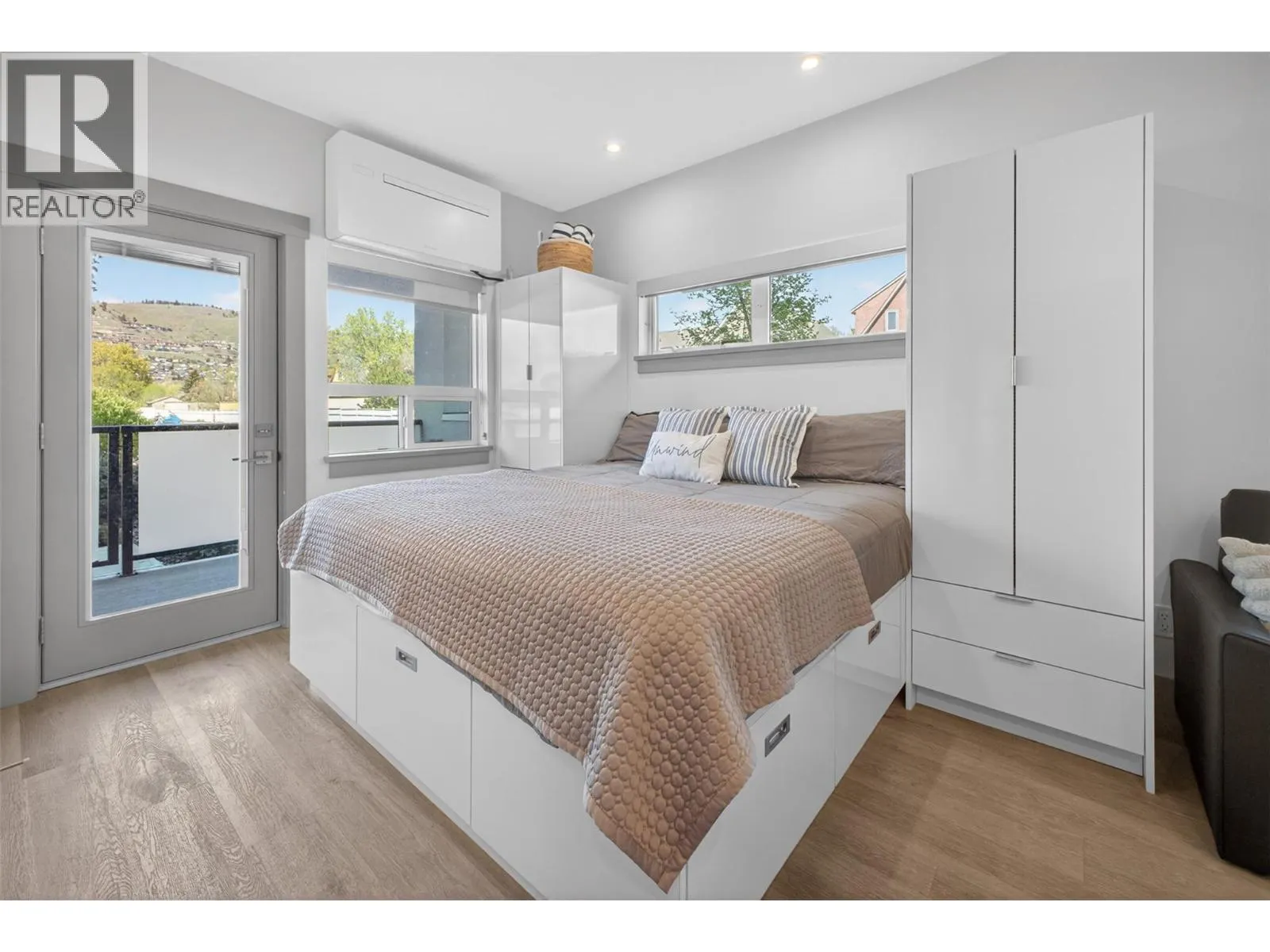 2555 Lakeshore Road Unit# 114