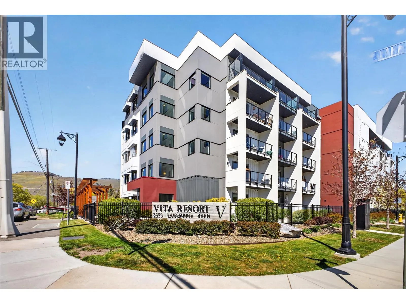 2555 Lakeshore Road Unit# 114