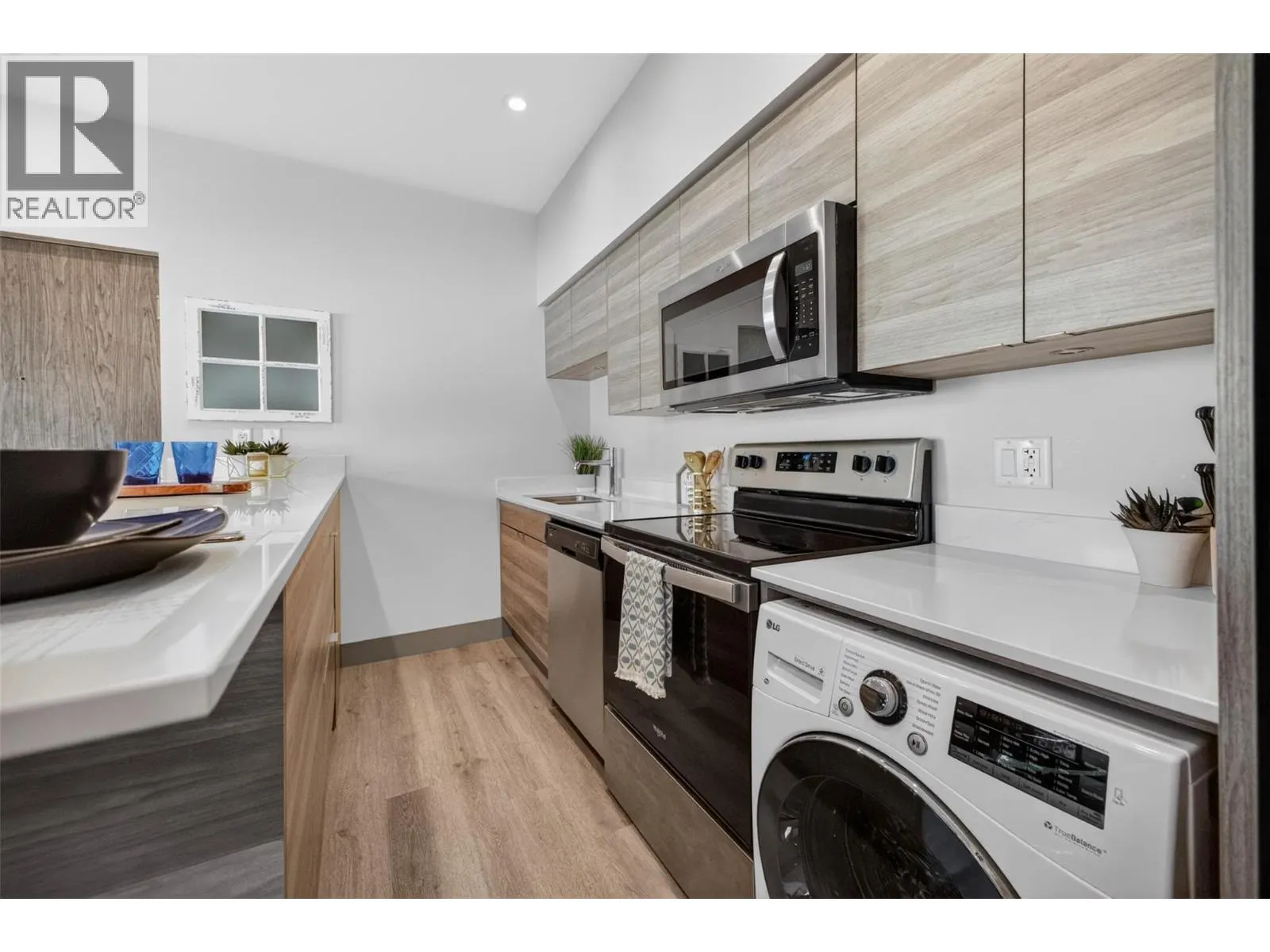 2555 Lakeshore Road Unit# 114