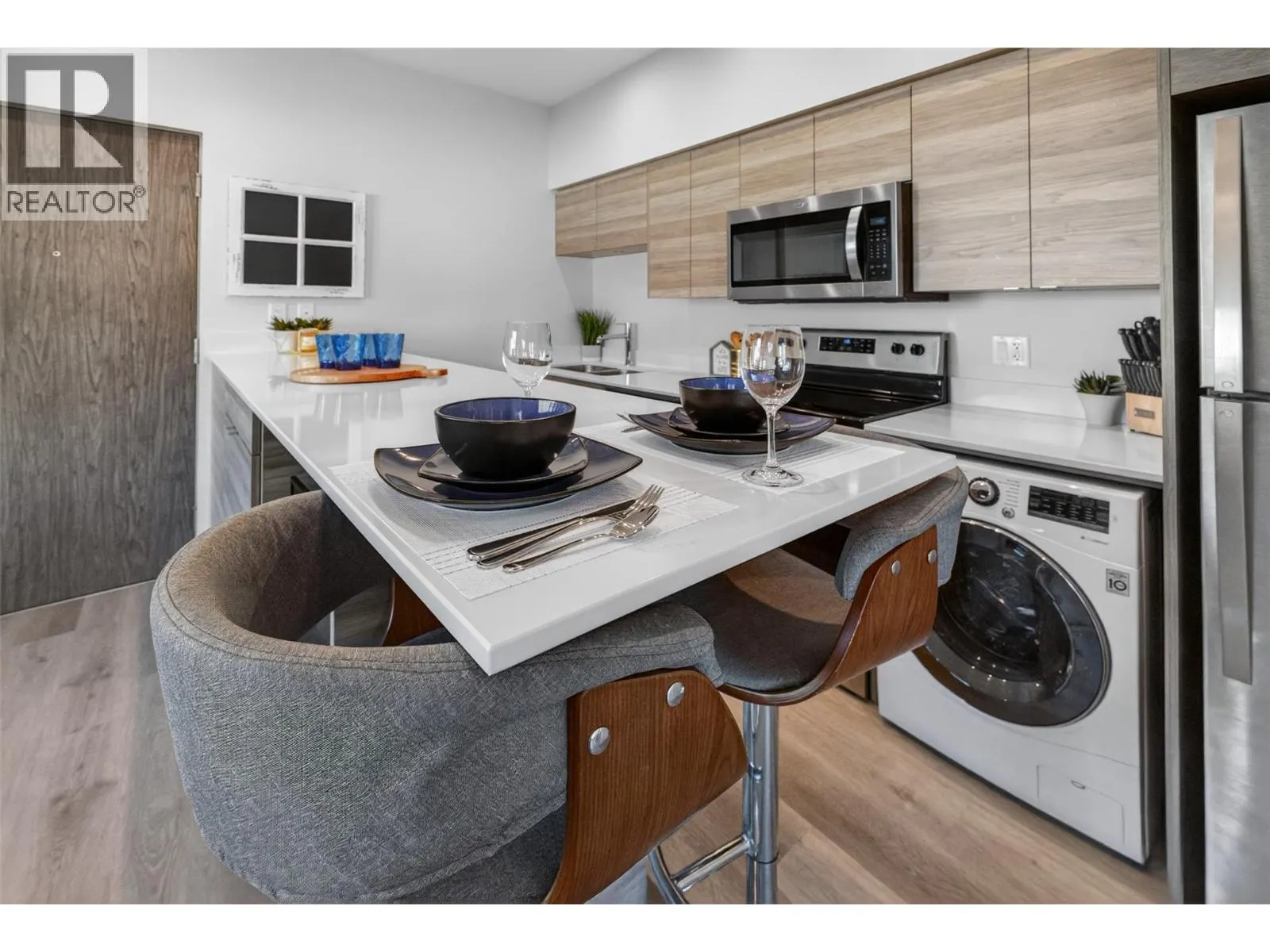 2555 Lakeshore Road Unit# 114