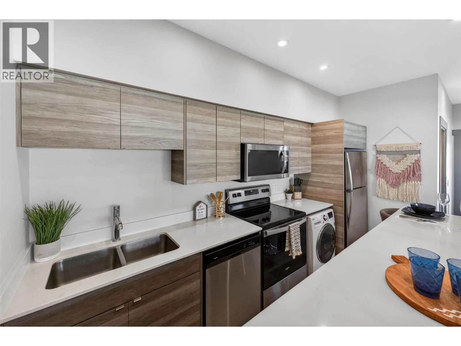 2555 Lakeshore Road Unit# 114