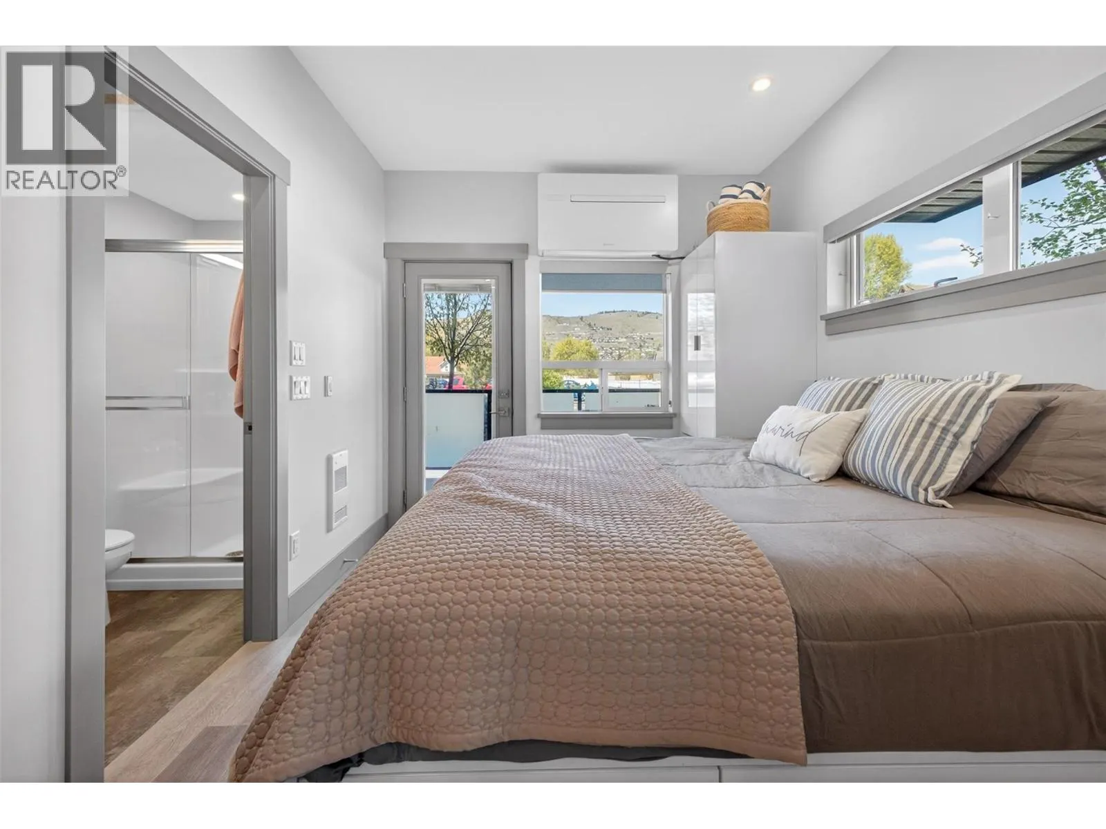 2555 Lakeshore Road Unit# 114