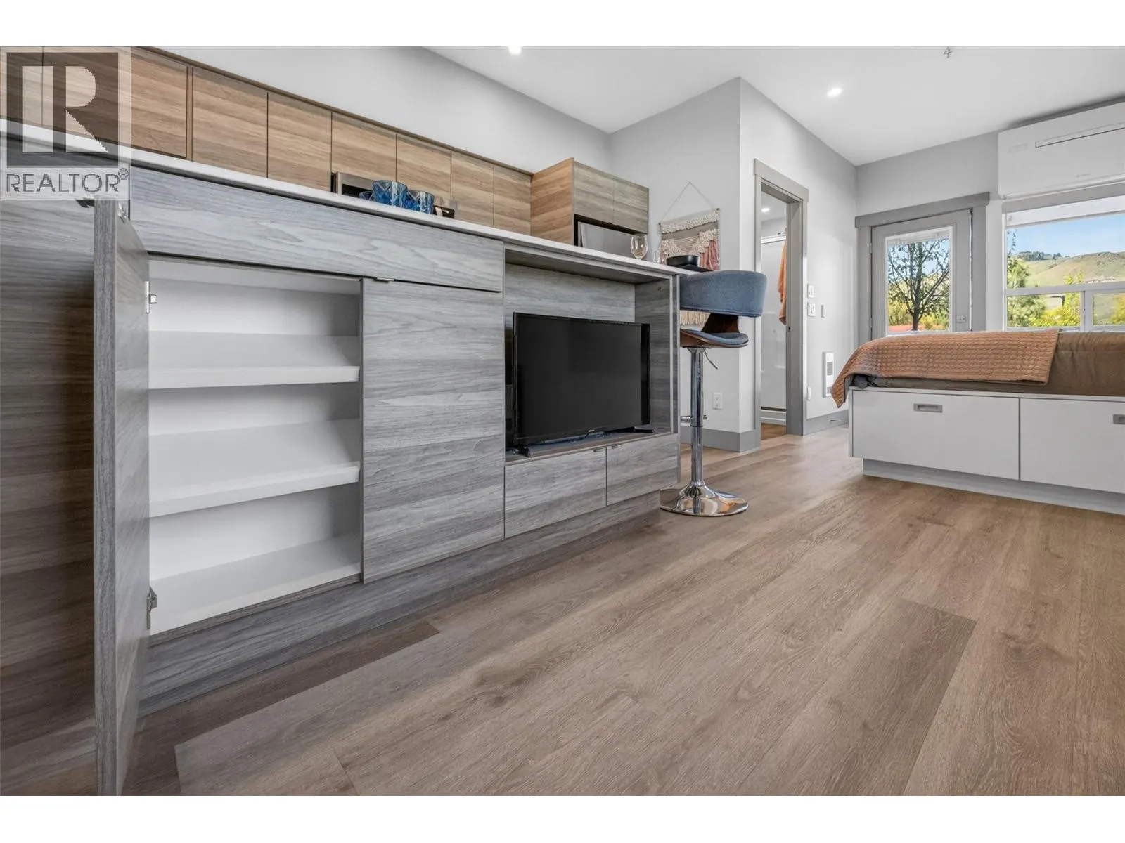 2555 Lakeshore Road Unit# 114