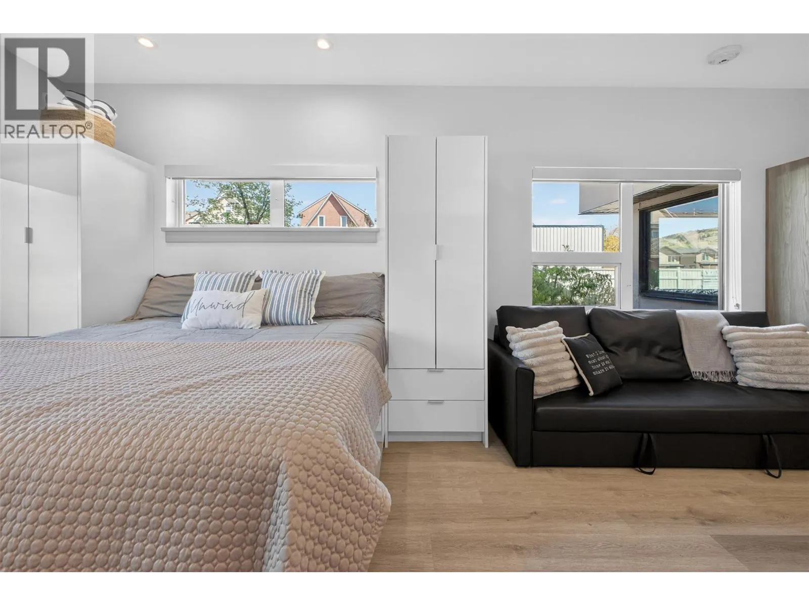 2555 Lakeshore Road Unit# 114