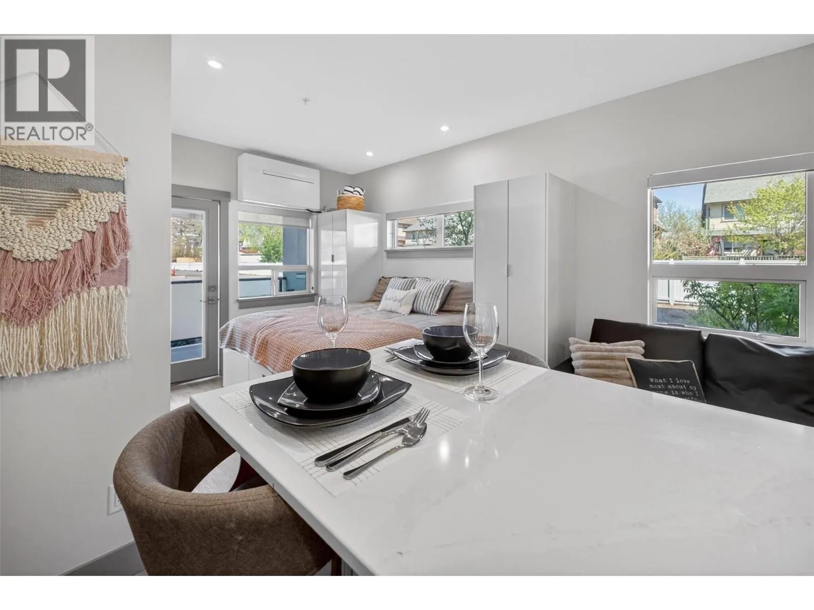 2555 Lakeshore Road Unit# 114