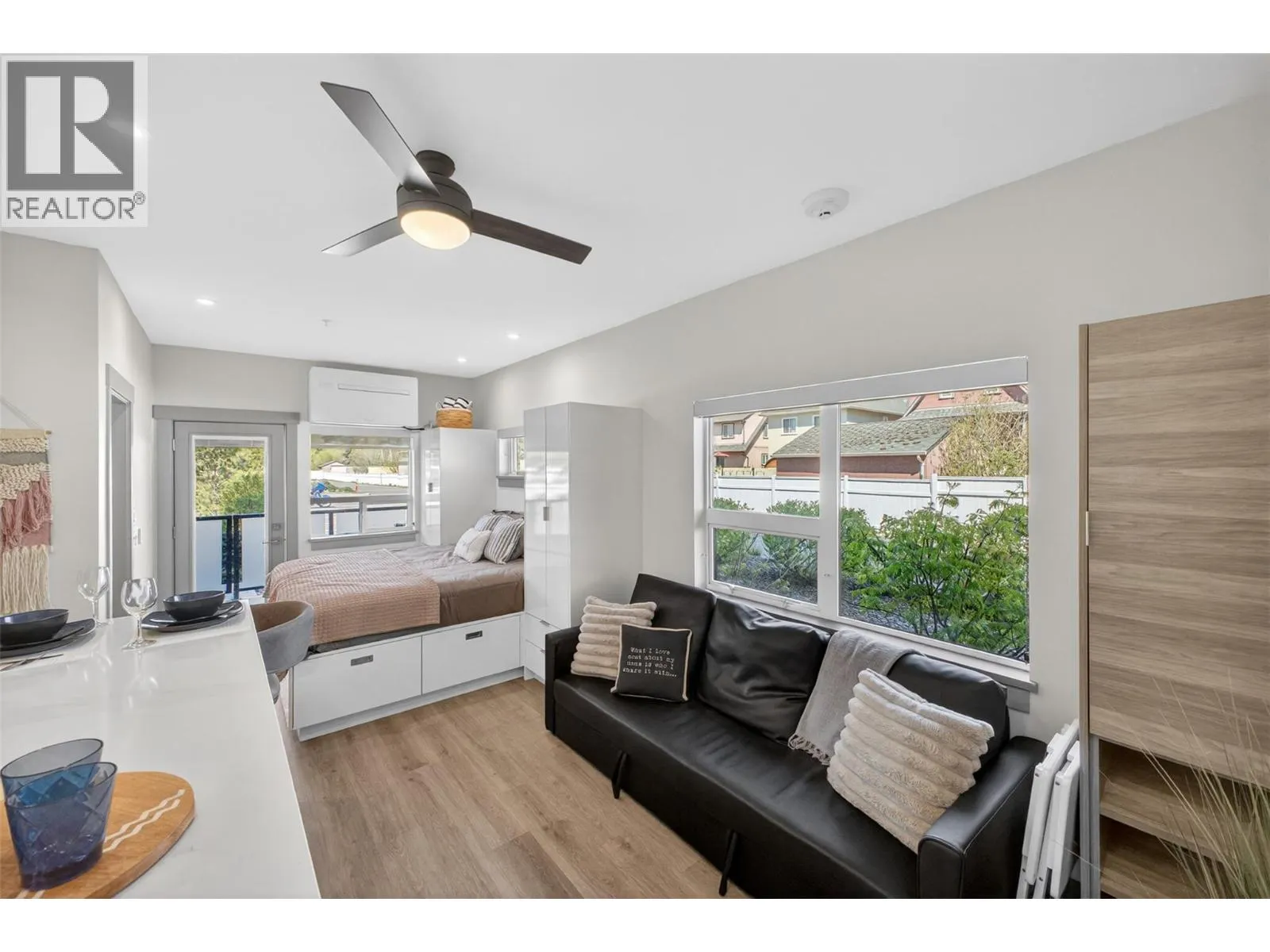 2555 Lakeshore Road Unit# 114