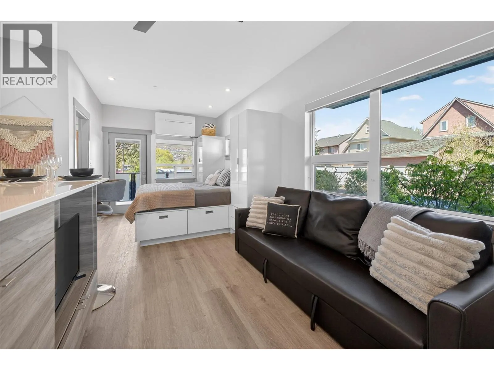 2555 Lakeshore Road Unit# 114