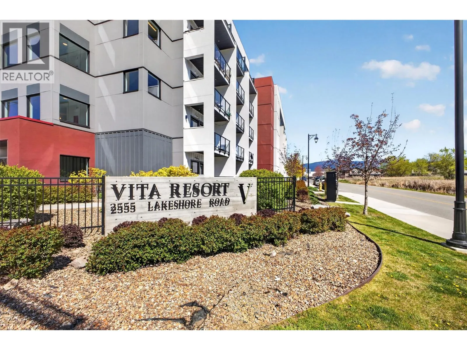 2555 Lakeshore Road Unit# 114