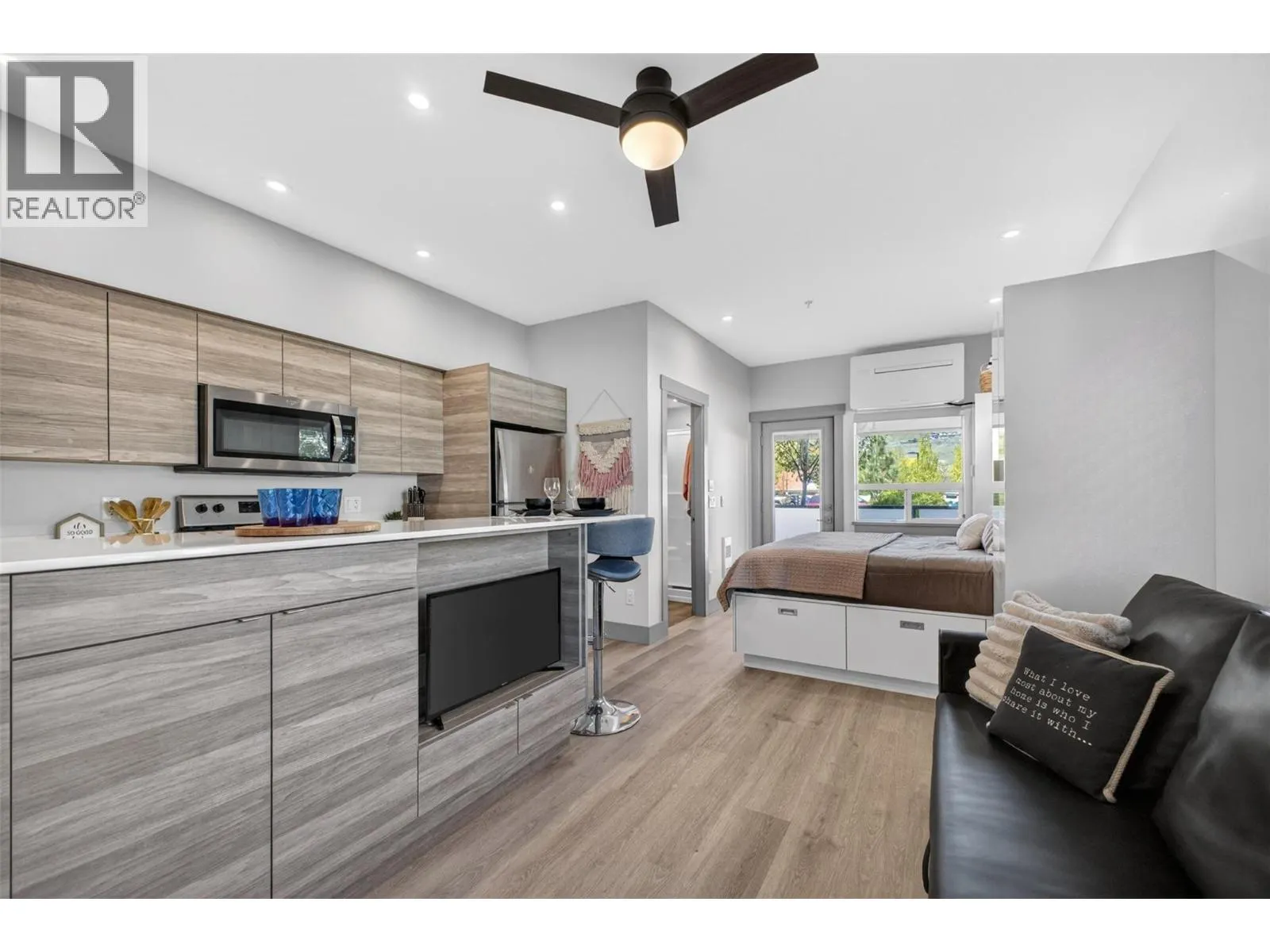 2555 Lakeshore Road Unit# 114