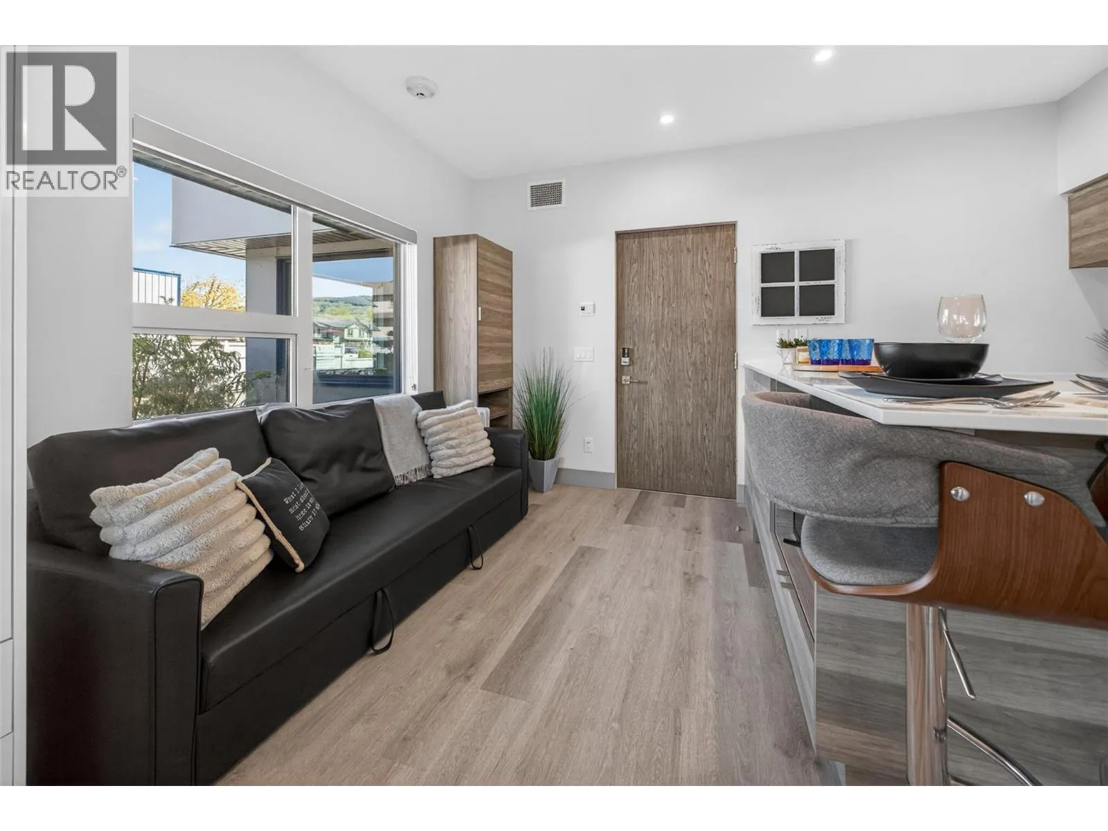 2555 Lakeshore Road Unit# 114