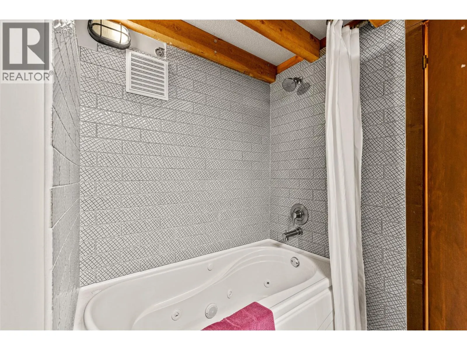 7470 Porcupine Road Unit# 610