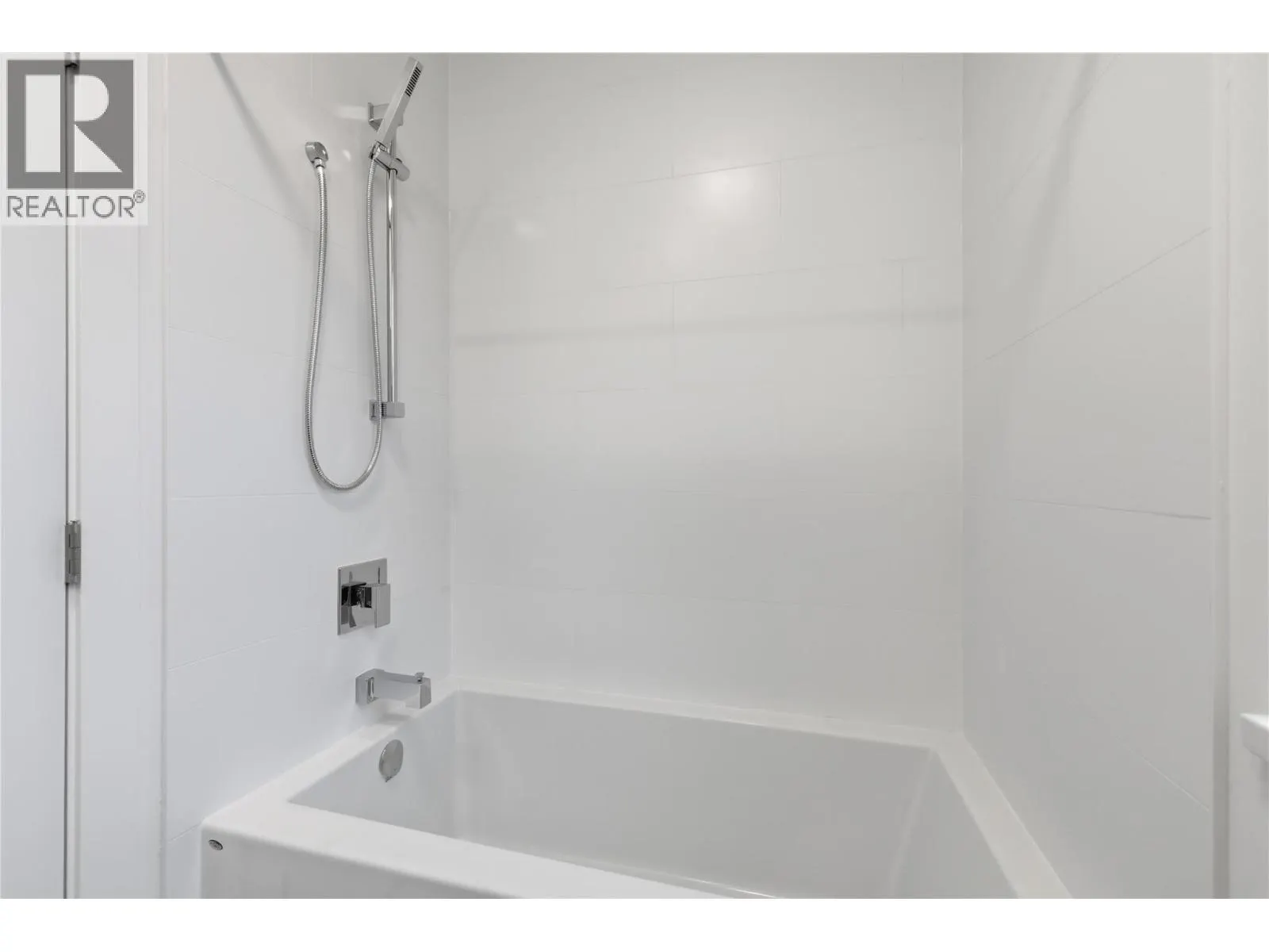 1390 Pridham Avenue Unit# TH4 Lot# 3