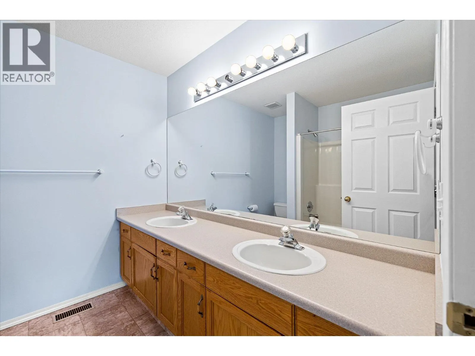 1874 Parkview Crescent Unit# 17
