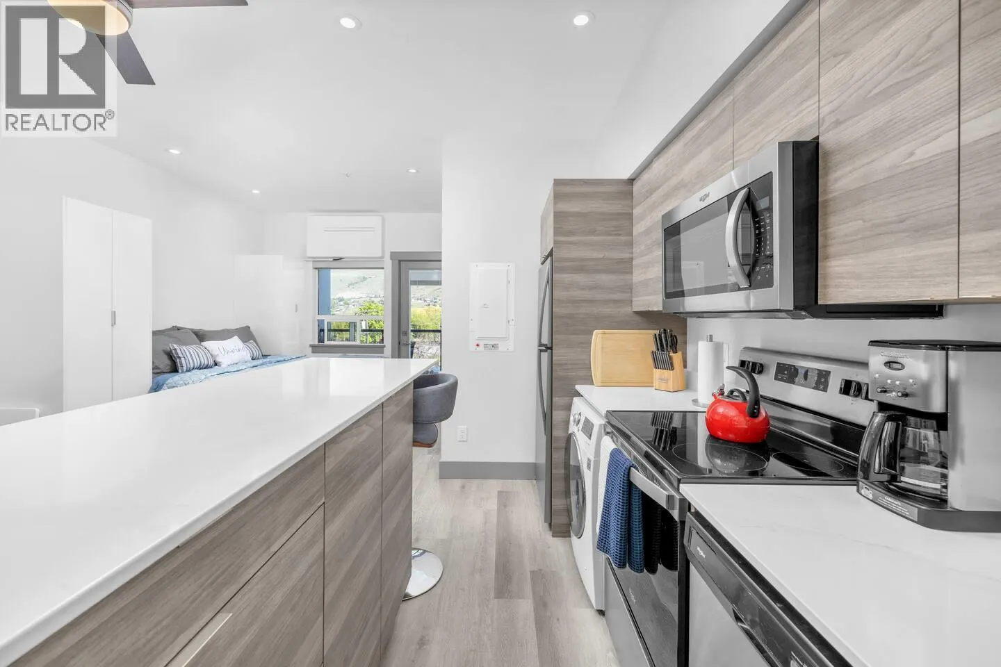 2555 Lakeshore Road Unit# 406