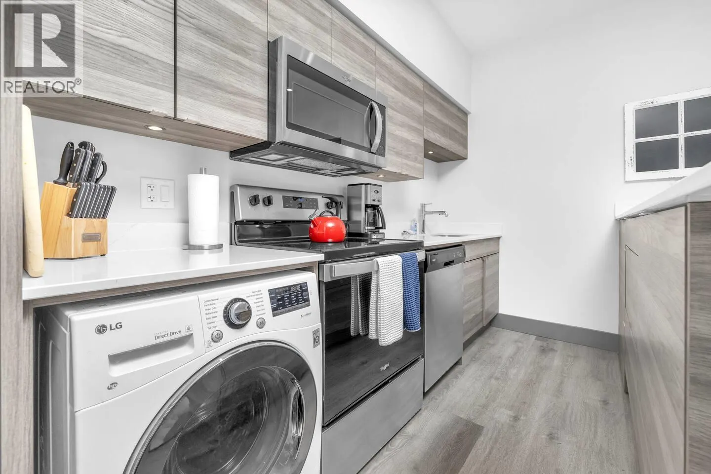 2555 Lakeshore Road Unit# 406