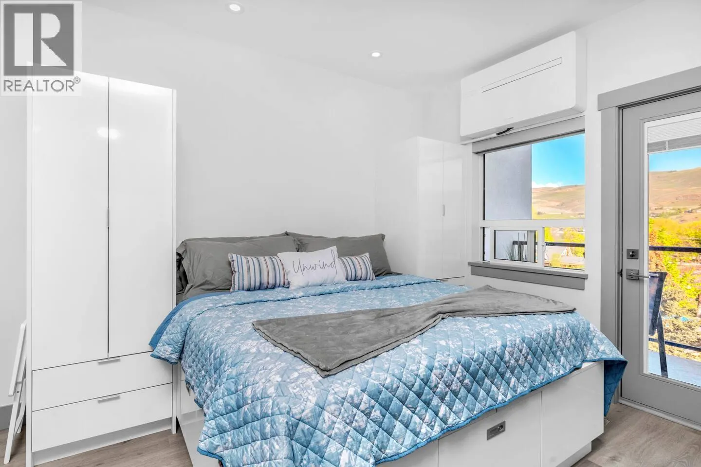 2555 Lakeshore Road Unit# 406