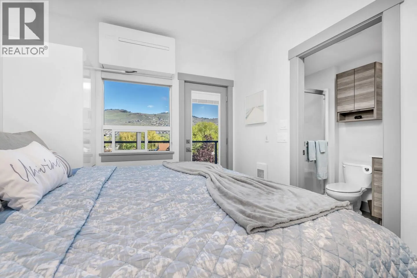 2555 Lakeshore Road Unit# 406