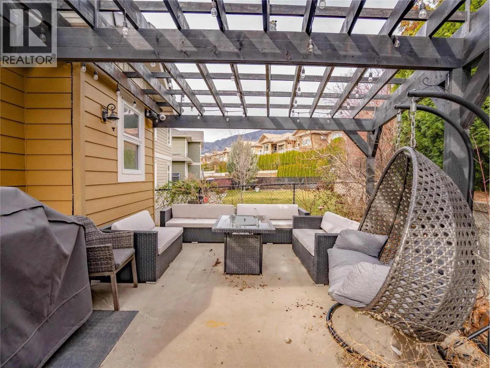 5 CHARDONNAY Court