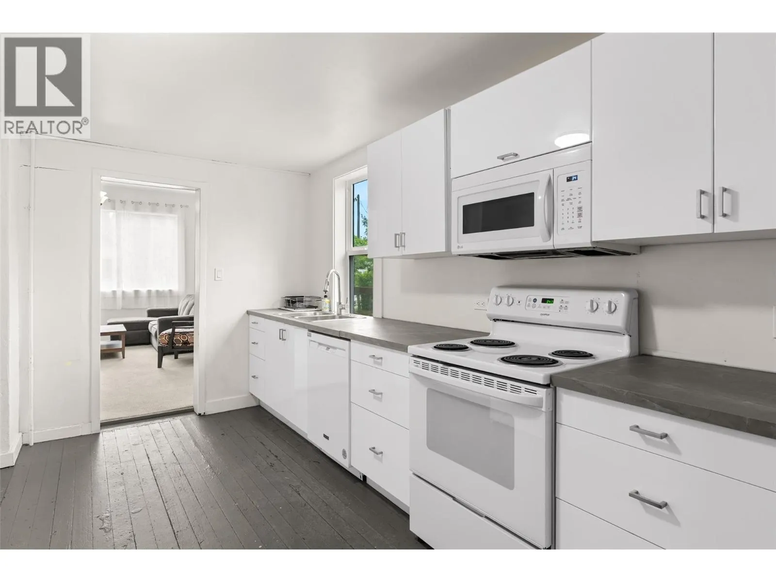604 Fourth Street E