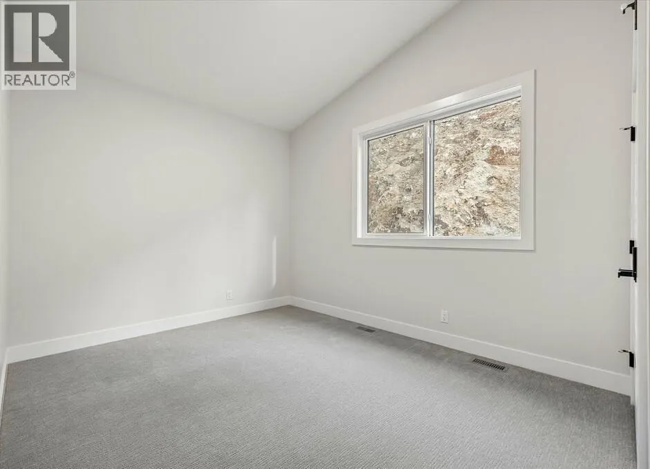 1221 Lone Pine Drive